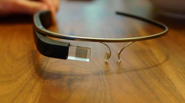 사진(Wikimedia Commons): Google Glass 스마트글라스(자료). Gemini 경쟁.